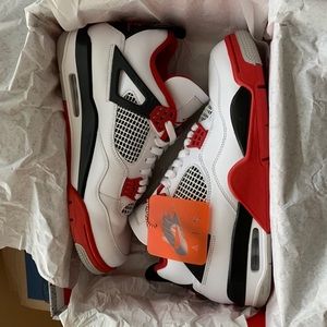 Air Jordan 4 “Fire Red” SIZE 11 DEADSTOCK